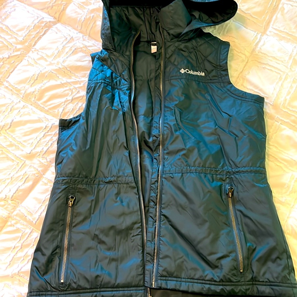 Ladies Columbia vest with hood, size medium